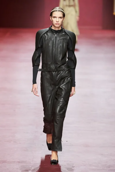 Look 19